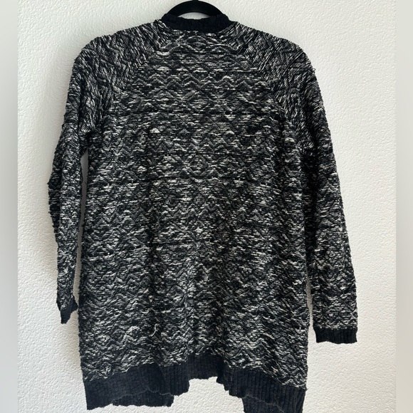 Women’s Long Sleeved Open Front Knit Cardigan - Picture 6 of 9